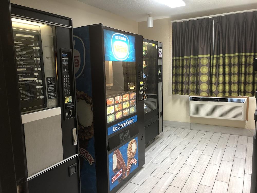 במוטל Super 8 By Wyndham Bedford Dfw Airport West מראה חיצוני תמונה