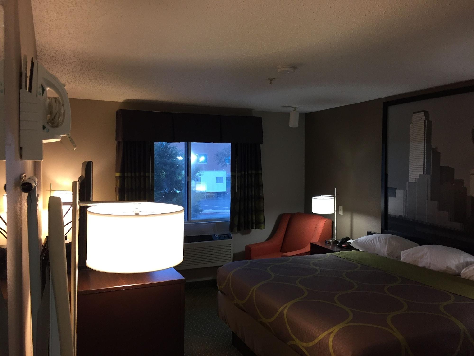 במוטל Super 8 By Wyndham Bedford Dfw Airport West מראה חיצוני תמונה