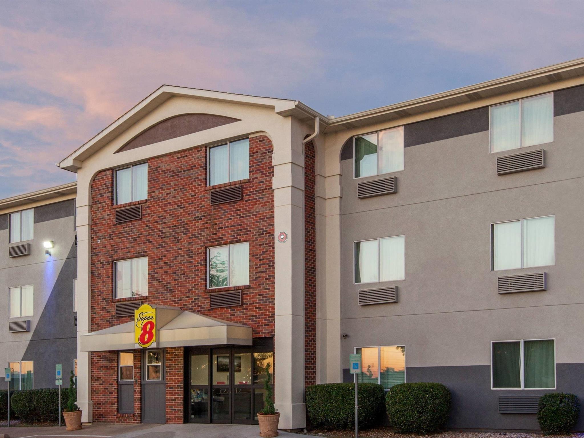 במוטל Super 8 By Wyndham Bedford Dfw Airport West מראה חיצוני תמונה