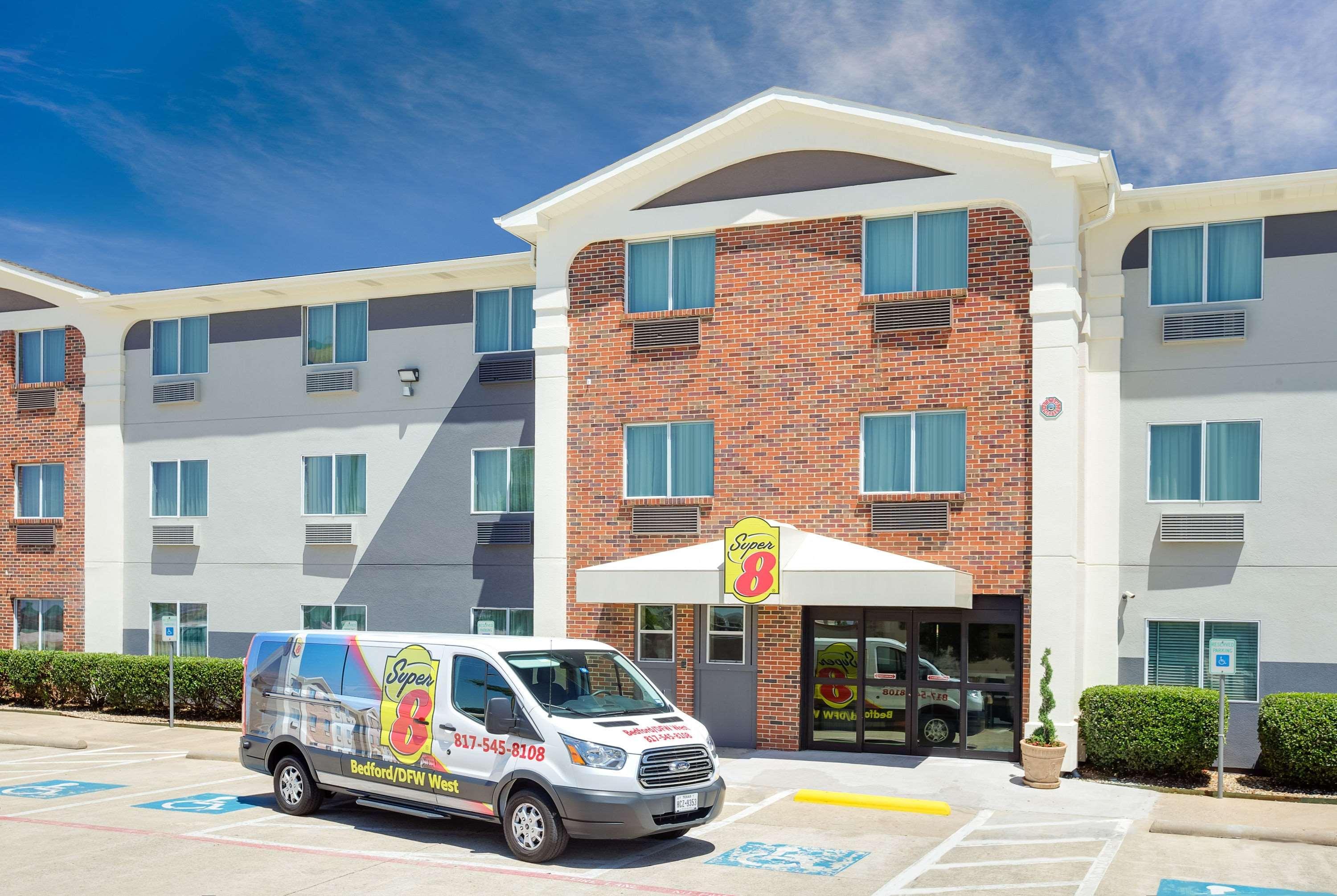 במוטל Super 8 By Wyndham Bedford Dfw Airport West מראה חיצוני תמונה