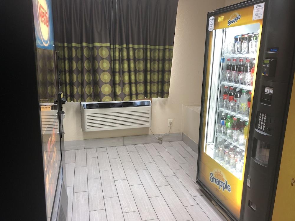 במוטל Super 8 By Wyndham Bedford Dfw Airport West מראה חיצוני תמונה