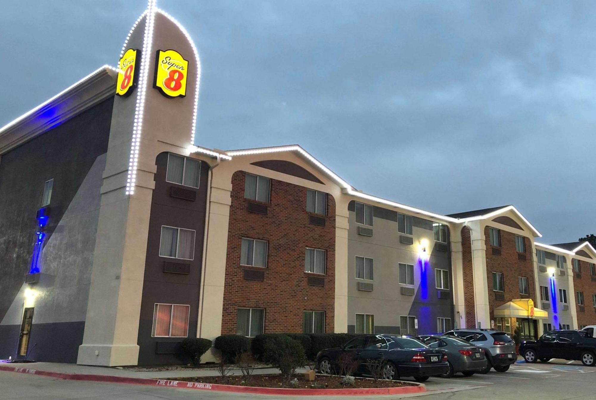 במוטל Super 8 By Wyndham Bedford Dfw Airport West מראה חיצוני תמונה
