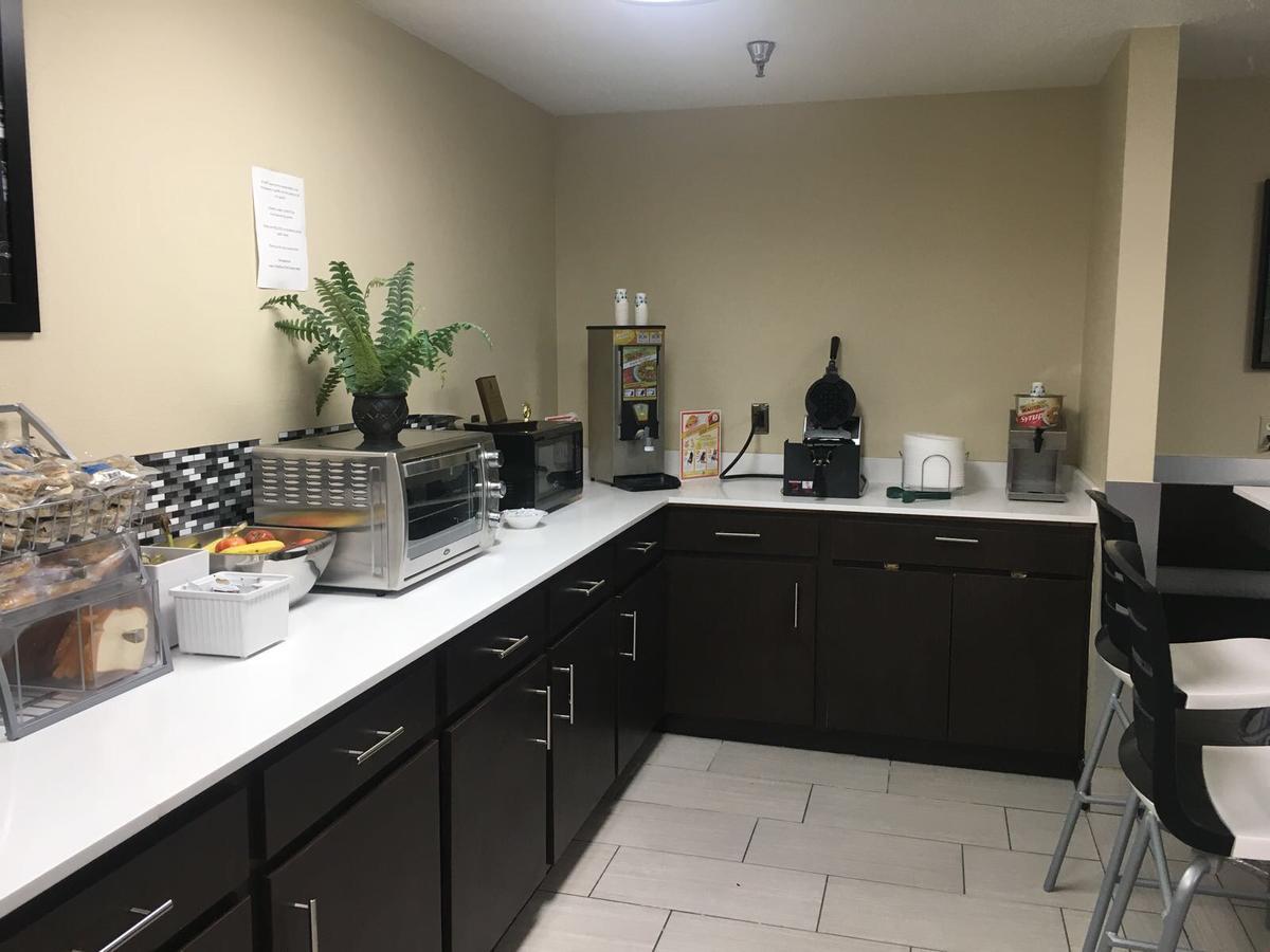 במוטל Super 8 By Wyndham Bedford Dfw Airport West מראה חיצוני תמונה