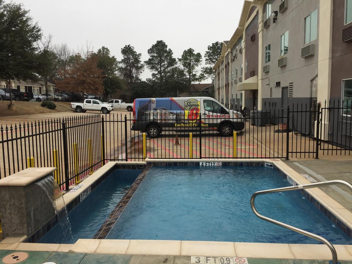 במוטל Super 8 By Wyndham Bedford Dfw Airport West מראה חיצוני תמונה